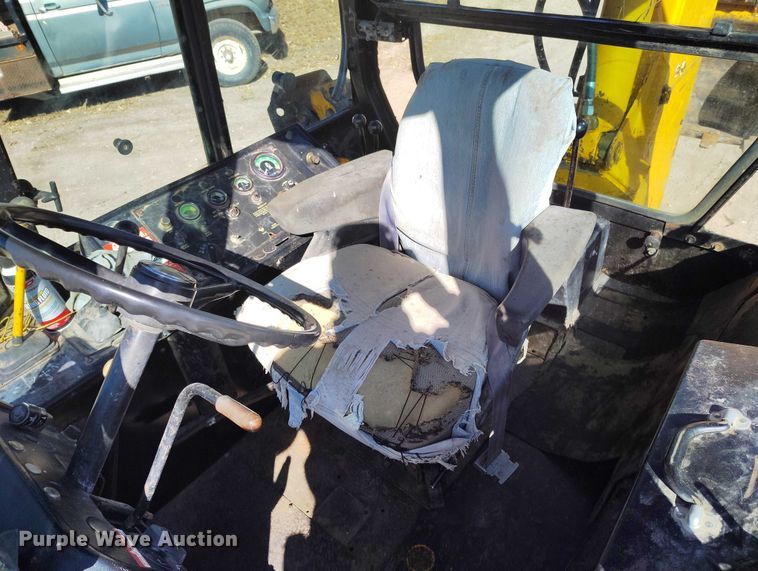 image for item IP9735 1983 John Deere 510B Turbo backhoe