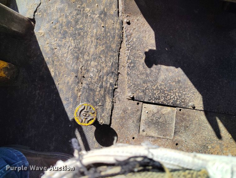 image for item IP9735 1983 John Deere 510B Turbo backhoe