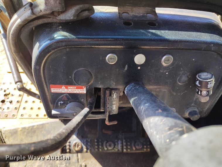 image for item IP9735 1983 John Deere 510B Turbo backhoe