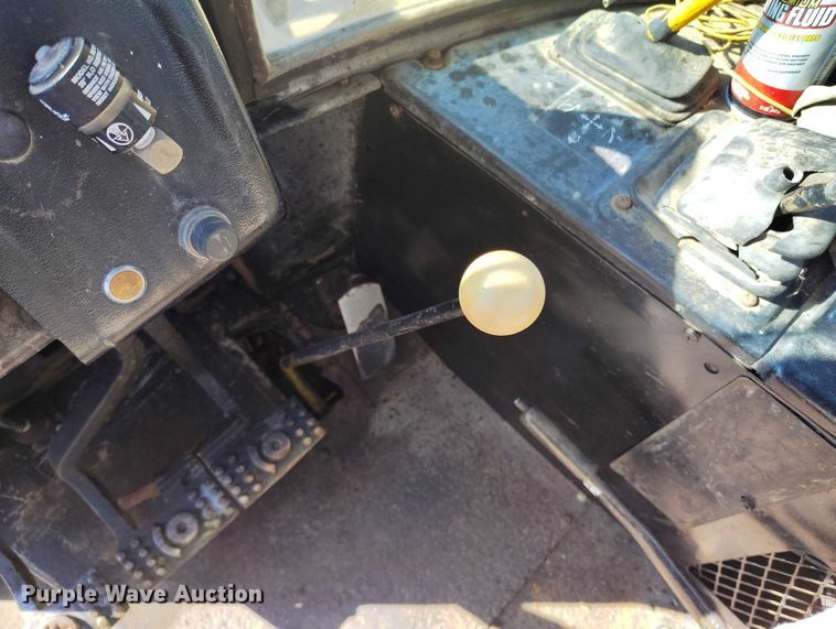 image for item IP9735 1983 John Deere 510B Turbo backhoe