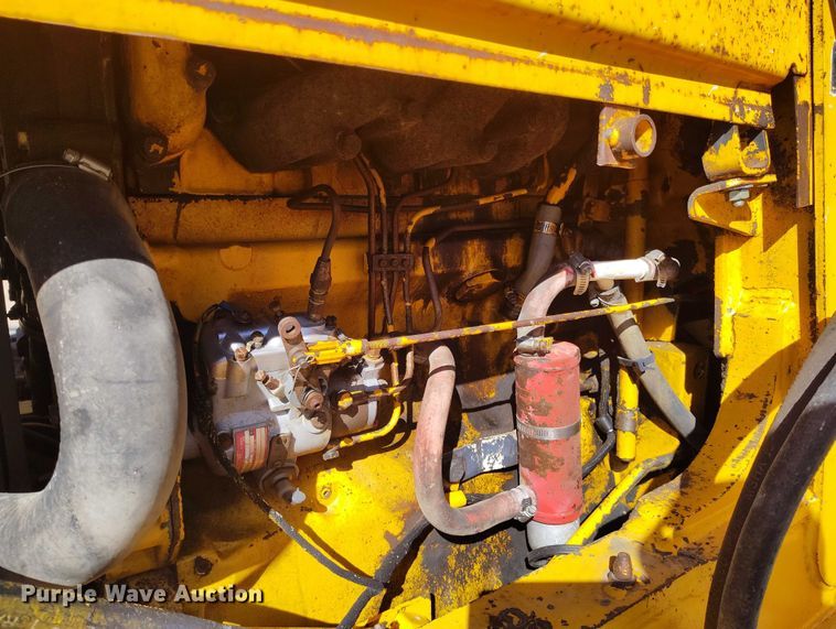 image for item IP9735 1983 John Deere 510B Turbo backhoe