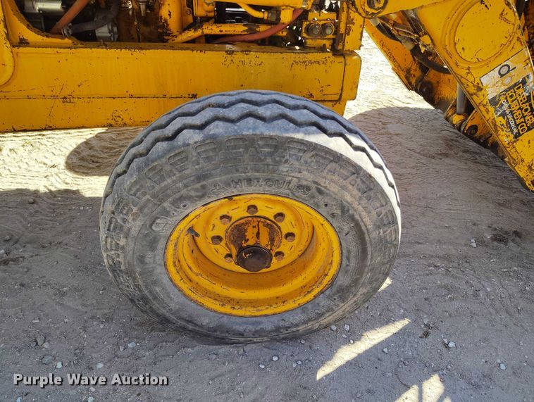 image for item IP9735 1983 John Deere 510B Turbo backhoe