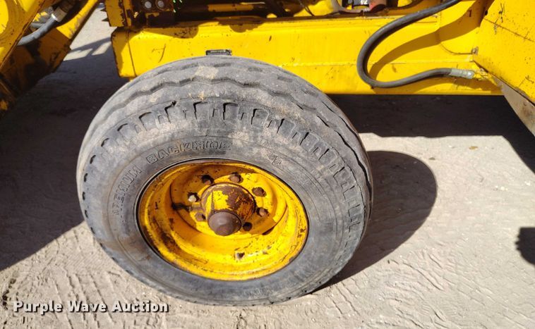 image for item IP9735 1983 John Deere 510B Turbo backhoe
