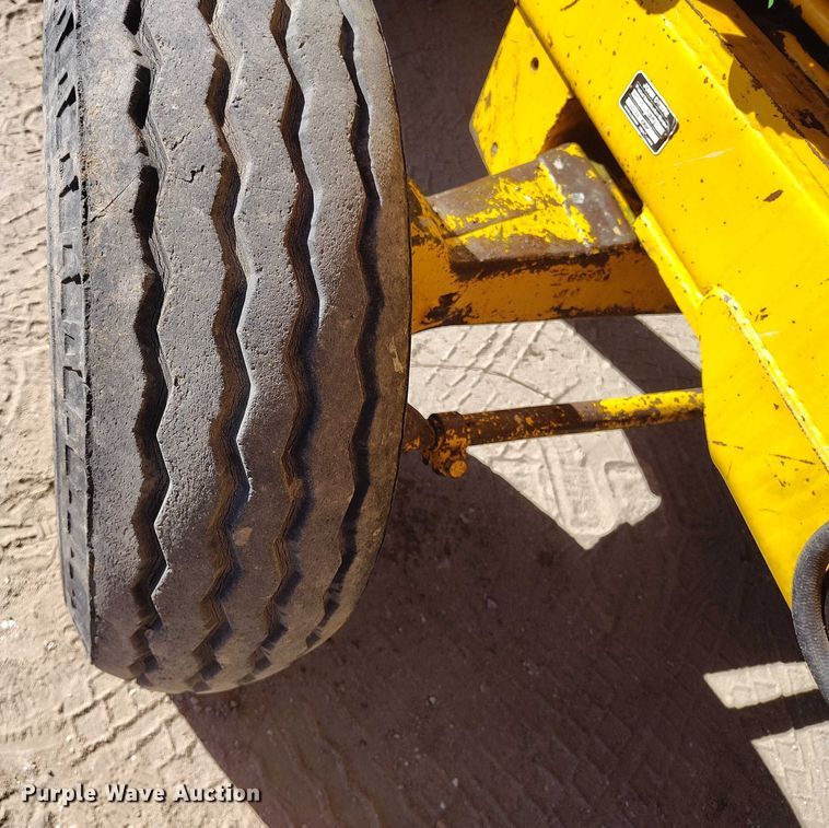 image for item IP9735 1983 John Deere 510B Turbo backhoe