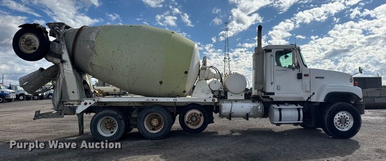image for item NA9810 2007 International 5500I ready mix truck