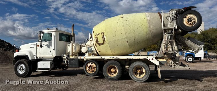 image for item NA9810 2007 International 5500I ready mix truck