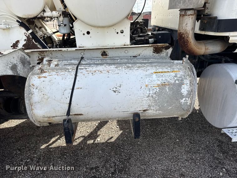 image for item NA9810 2007 International 5500I ready mix truck