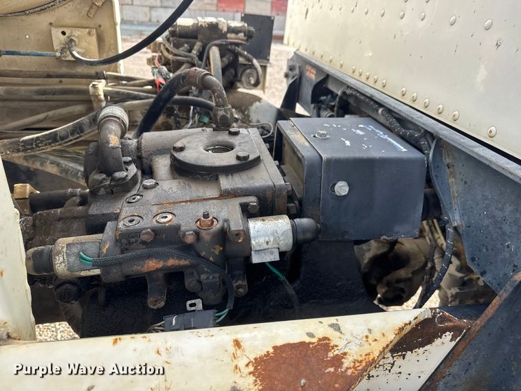 image for item NA9810 2007 International 5500I ready mix truck