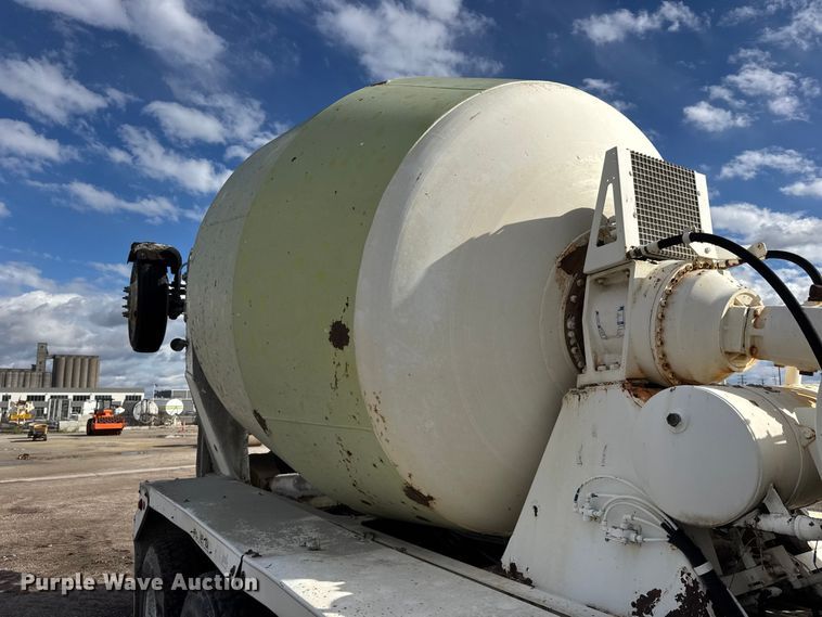 image for item NA9810 2007 International 5500I ready mix truck