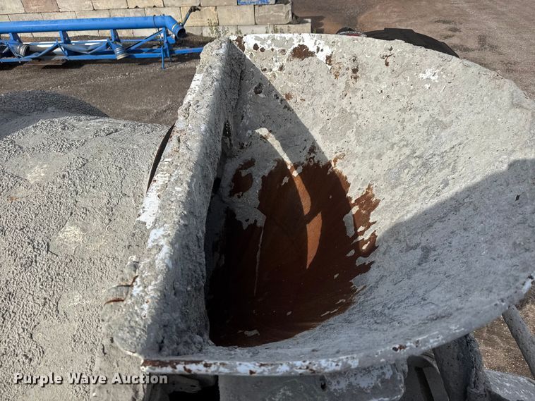 image for item NA9810 2007 International 5500I ready mix truck