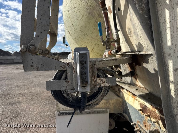 image for item NA9810 2007 International 5500I ready mix truck