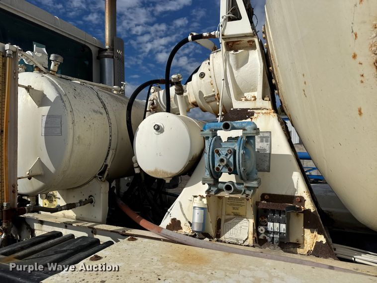 image for item NA9810 2007 International 5500I ready mix truck