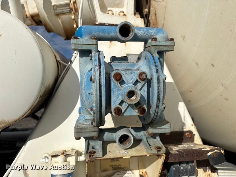 image for item NA9810 2007 International 5500I ready mix truck