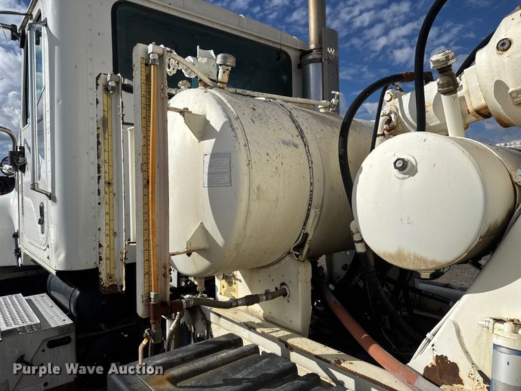 image for item NA9810 2007 International 5500I ready mix truck