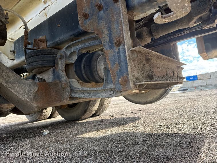 image for item NA9810 2007 International 5500I ready mix truck