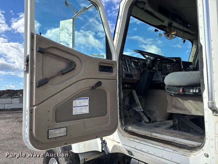 image for item NA9810 2007 International 5500I ready mix truck