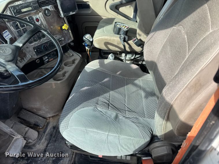 image for item NA9810 2007 International 5500I ready mix truck