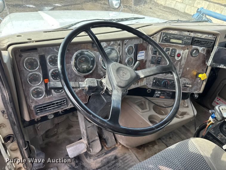 image for item NA9810 2007 International 5500I ready mix truck