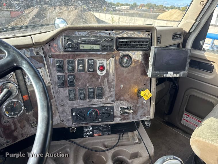 image for item NA9810 2007 International 5500I ready mix truck