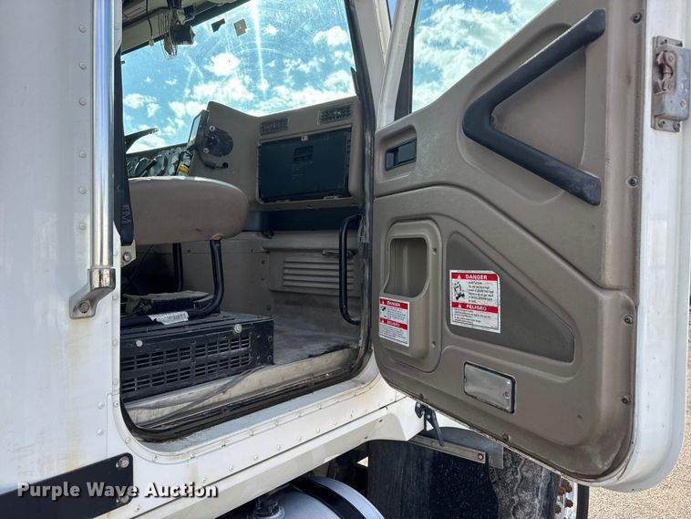 image for item NA9810 2007 International 5500I ready mix truck