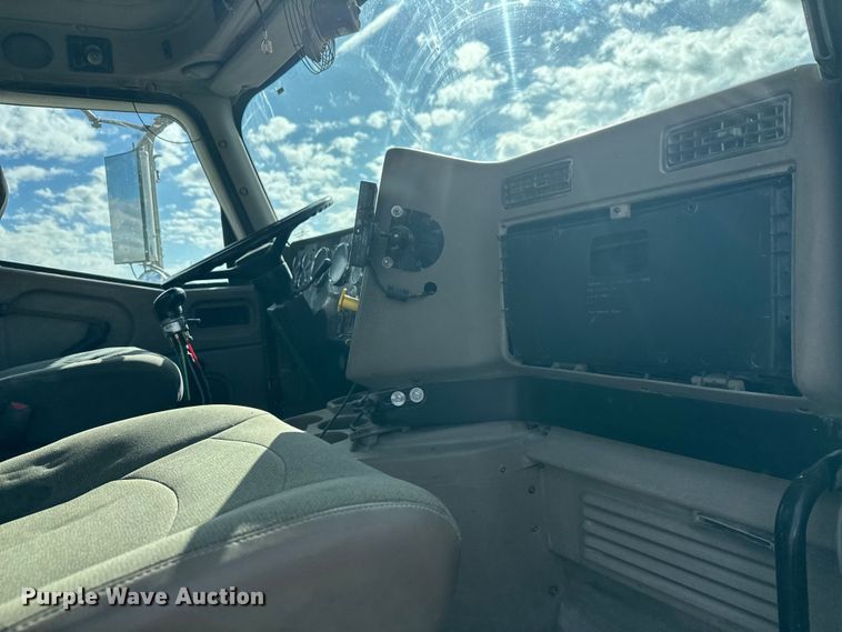 image for item NA9810 2007 International 5500I ready mix truck