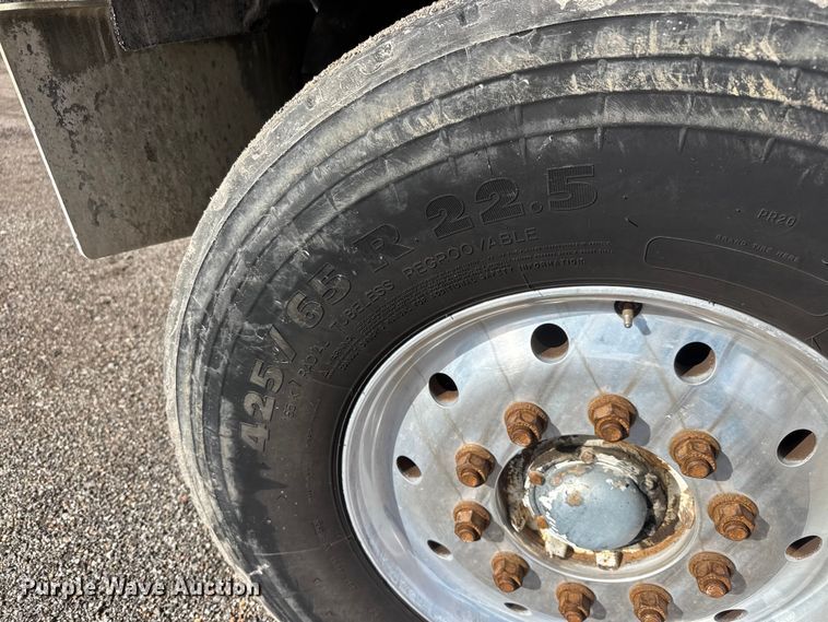 image for item NA9810 2007 International 5500I ready mix truck