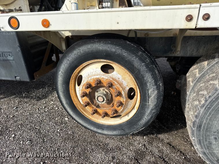 image for item NA9810 2007 International 5500I ready mix truck