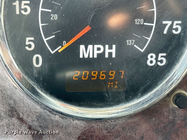 image for item NA9810 2007 International 5500I ready mix truck