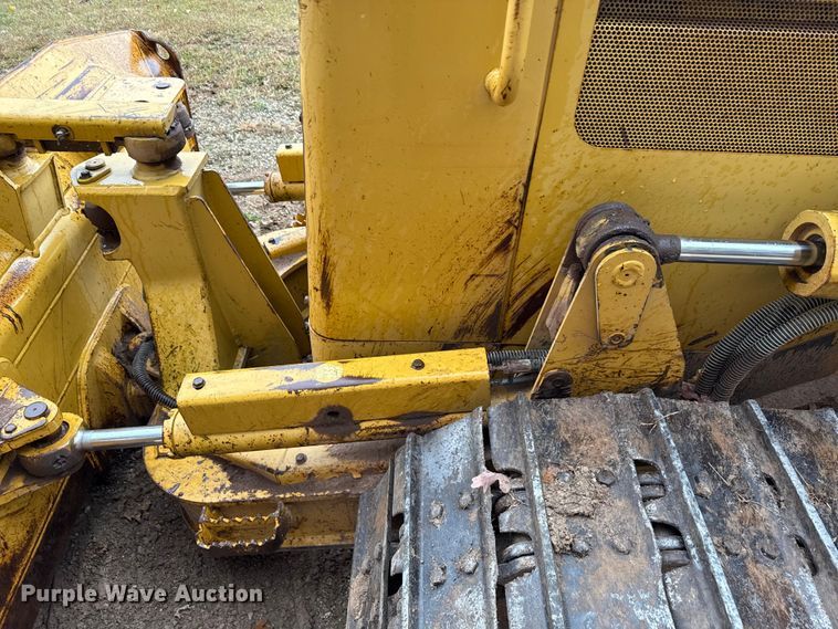image for item ND9439 2006 Caterpillar D3G XL dozer