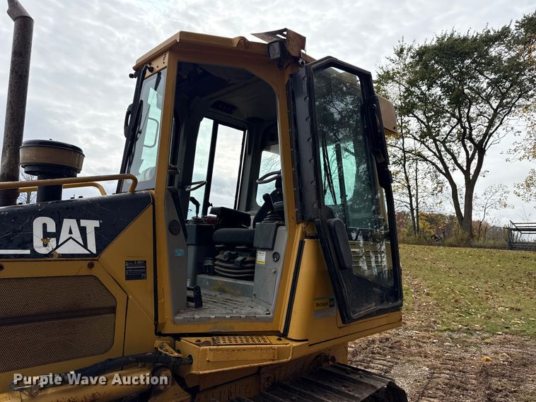 image for item ND9439 2006 Caterpillar D3G XL dozer