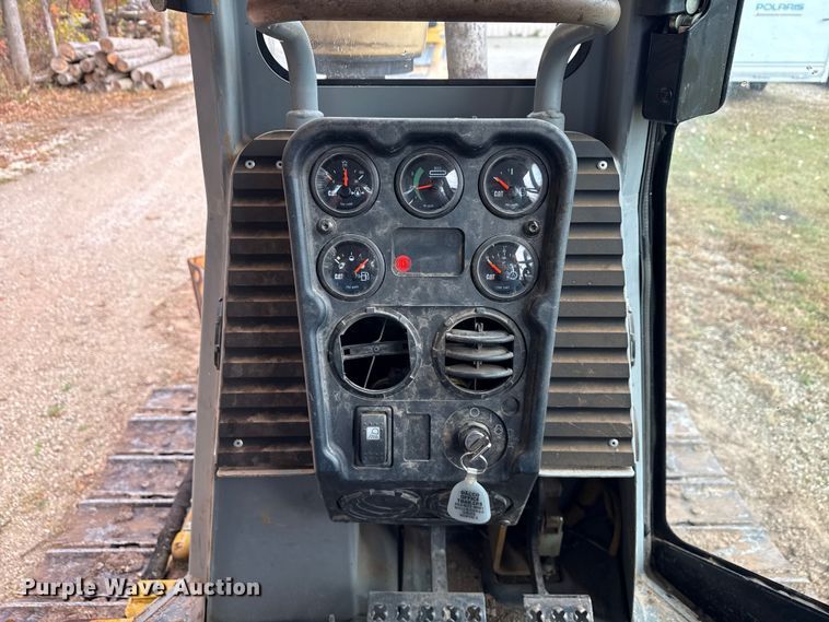 image for item ND9439 2006 Caterpillar D3G XL dozer