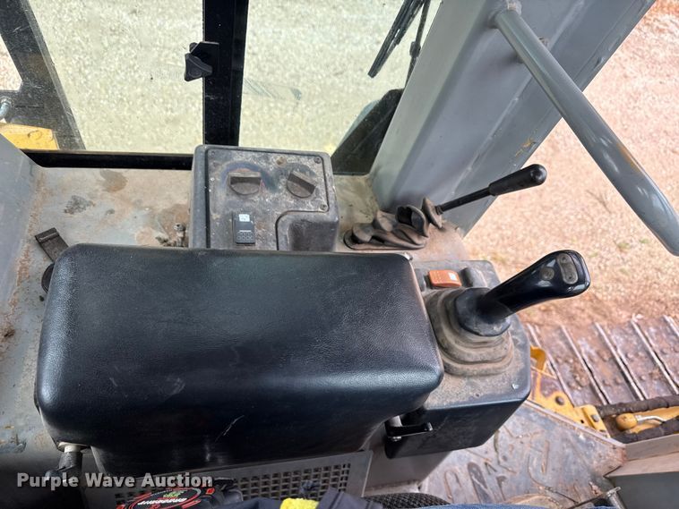 image for item ND9439 2006 Caterpillar D3G XL dozer