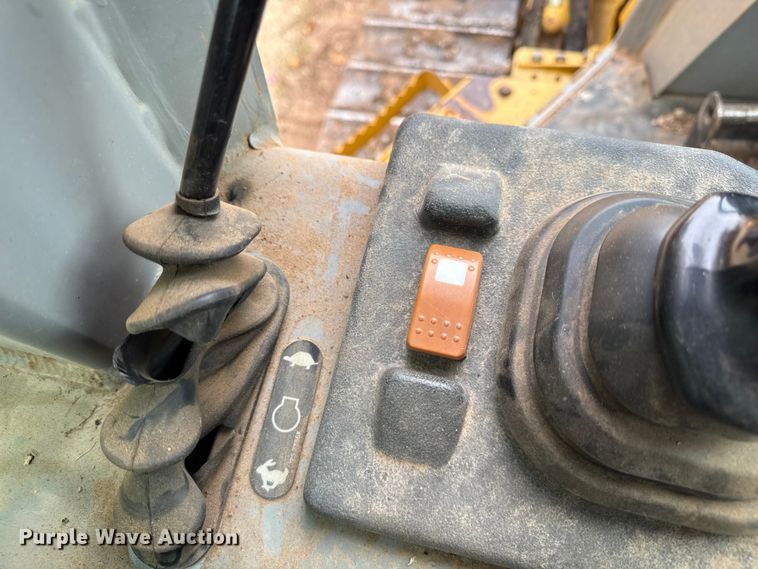 image for item ND9439 2006 Caterpillar D3G XL dozer