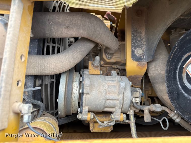 image for item ND9439 2006 Caterpillar D3G XL dozer