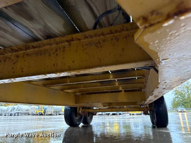 image for item ND9440 2007 Redi Haul equipment trailer