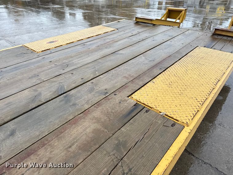 image for item ND9440 2007 Redi Haul equipment trailer