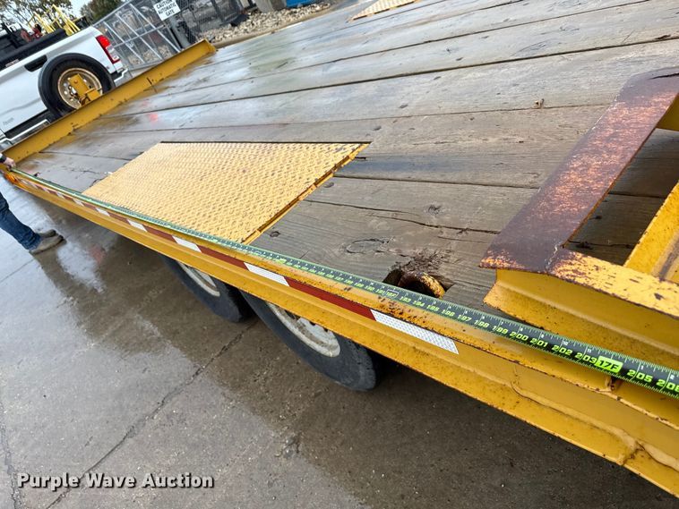 image for item ND9440 2007 Redi Haul equipment trailer