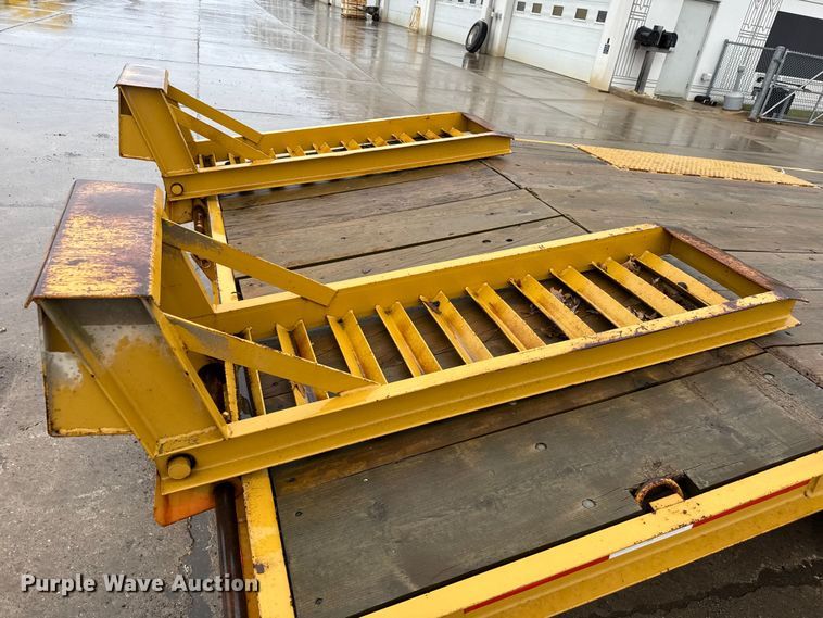 image for item ND9440 2007 Redi Haul equipment trailer