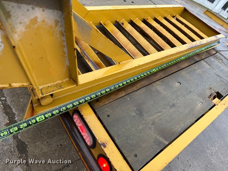 image for item ND9440 2007 Redi Haul equipment trailer