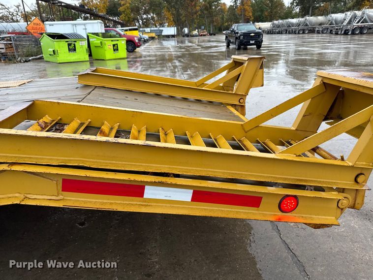 image for item ND9440 2007 Redi Haul equipment trailer