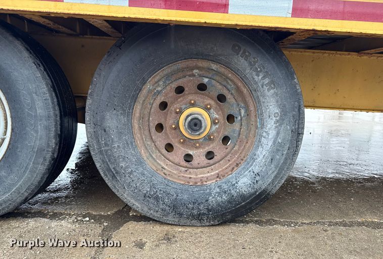 image for item ND9440 2007 Redi Haul equipment trailer