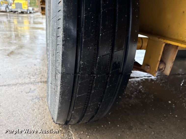 image for item ND9440 2007 Redi Haul equipment trailer