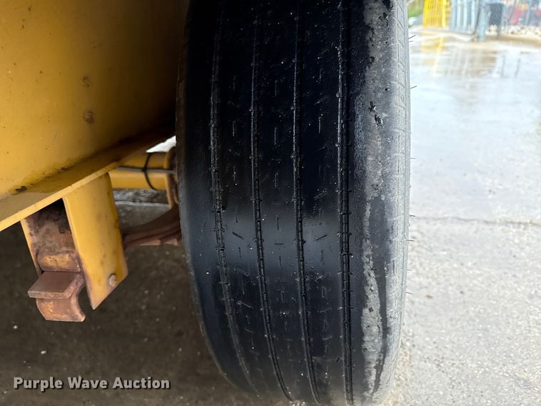 image for item ND9440 2007 Redi Haul equipment trailer