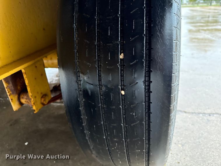 image for item ND9440 2007 Redi Haul equipment trailer