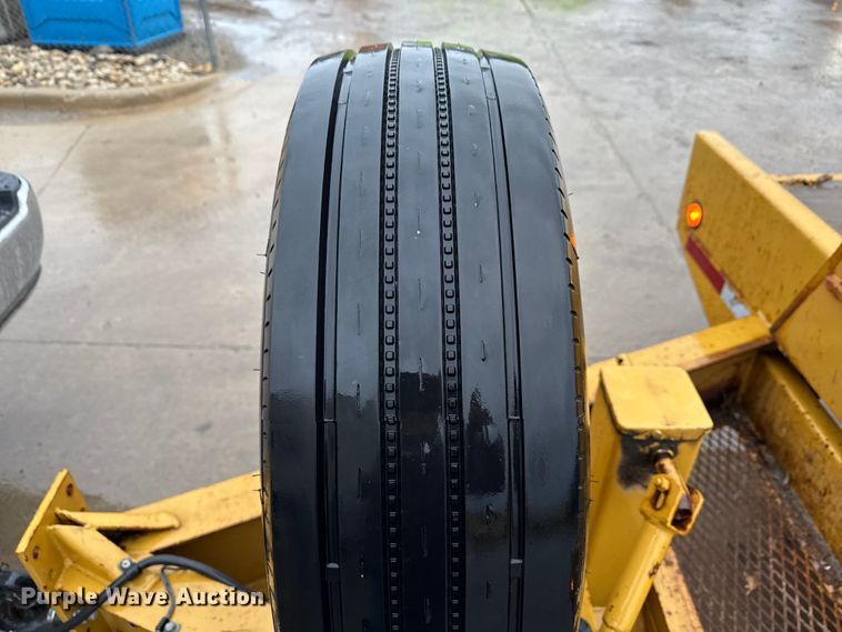 image for item ND9440 2007 Redi Haul equipment trailer