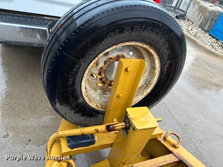 image for item ND9440 2007 Redi Haul equipment trailer