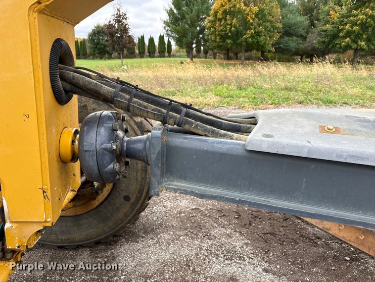 image for item ND9441 2010 John Deere 872GP motor grader