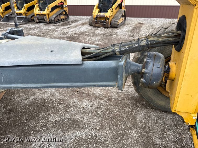 image for item ND9441 2010 John Deere 872GP motor grader