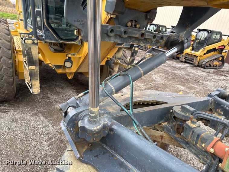 image for item ND9441 2010 John Deere 872GP motor grader