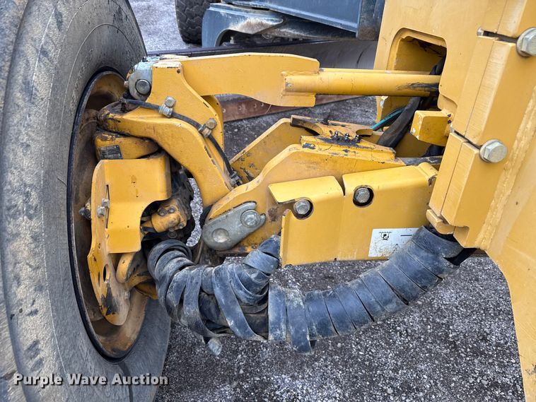 image for item ND9441 2010 John Deere 872GP motor grader